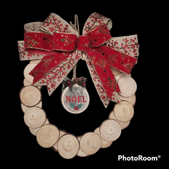 Wood Slice Wreath with Bow and Merry Christmas Ornament - Picture 3 of 4